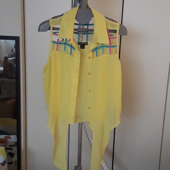 Audrey Ann Tops - Yellow sleeveless shirt.